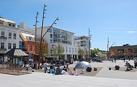 Torget sett fra nordenden mot Hvaltorvet kjøpesenter