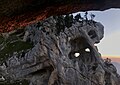 « Crânes » au nord de la tour Percée vus depuis l'une des arches.