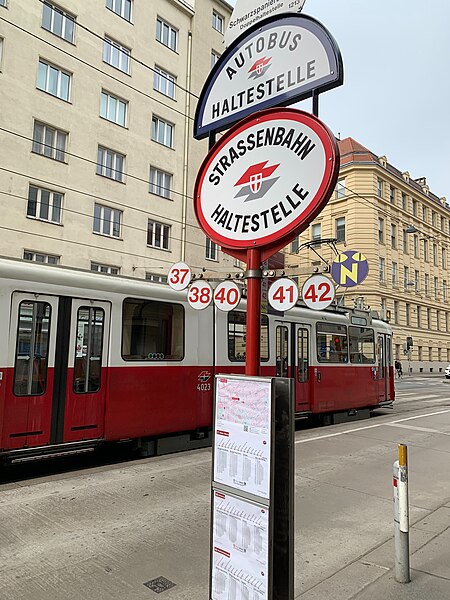 File:Tram Schwarzspanierstraße.jpeg