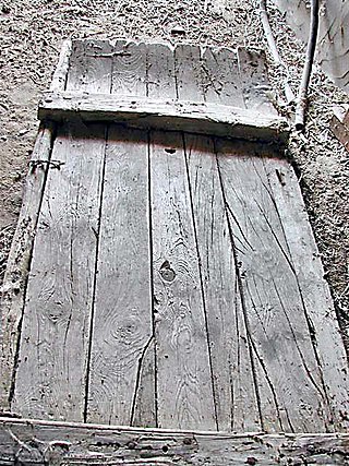 <span class="mw-page-title-main">Threshing board</span> Archaic agricultural implement for separating cereals from their straw