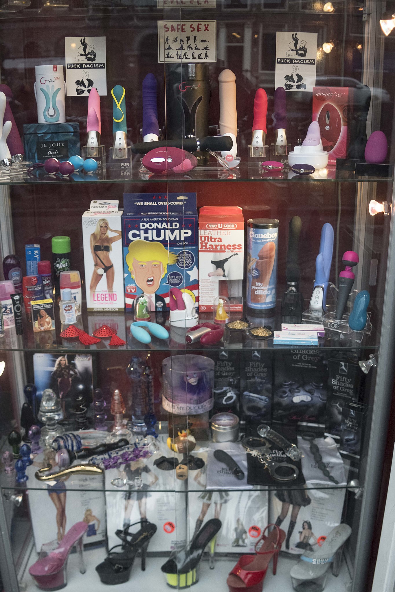 FileTrump dildo in Amsterdam sex shop 02