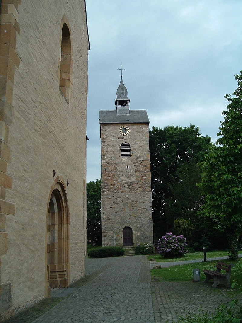 Das Stift Enger 800px-Turm_der_Stiftskirche