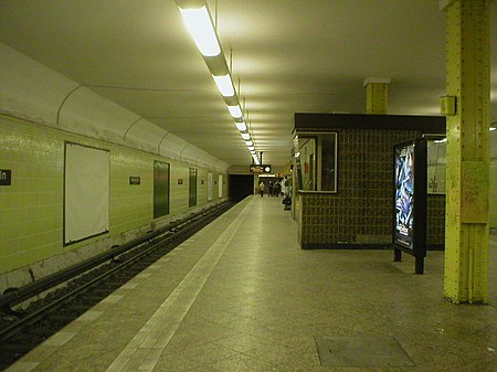 U Bahn Berlin Neukölln Platform