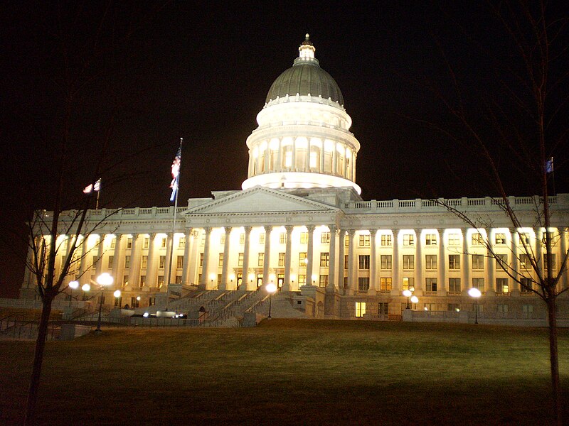 File:Utah State Capitol grounds, Thanksgiving evening - November 2008 - by Brandon Evershed (5) (18144703590).jpg