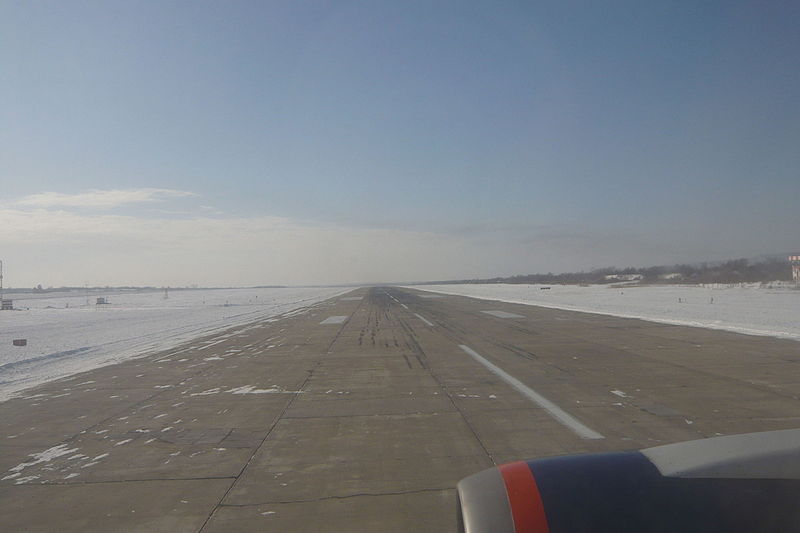 File:VVO runway - panoramio.jpg