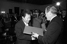 Verleihung des Kulturpreises 1969 an Isang Yun (Kiel 45.359).jpg