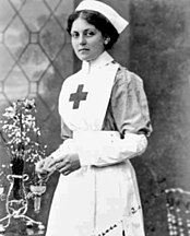 Violet Jessop en traje de enfermera