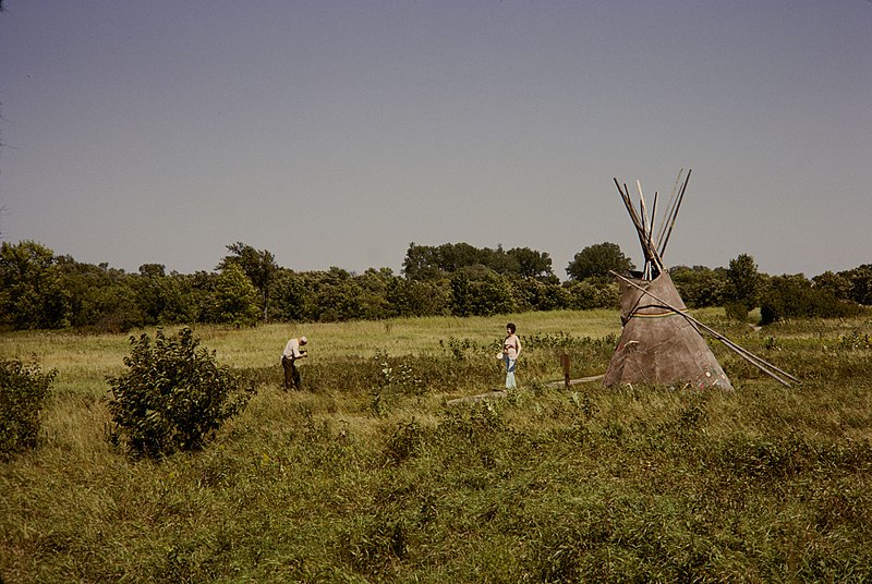 File:Visitors taking photos in front of a Buffalo skin teepee in Pipestone National Monument. (0f8c77b2c766424eb33bcbf846b09a36).jpg