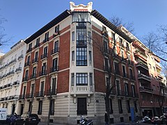 Edificio residenziale per José Botín, al n. 20.