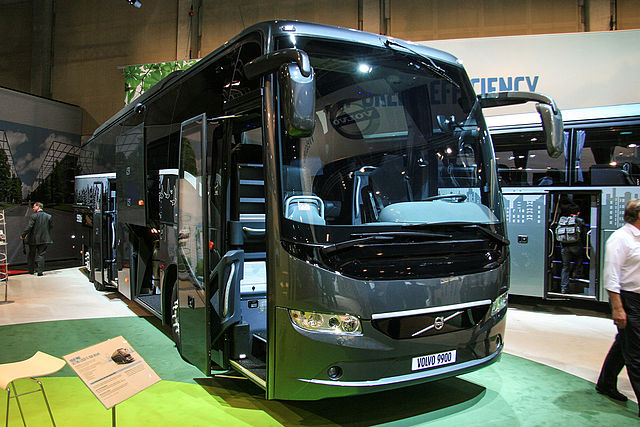 640px-Volvo9900-UG-B11R-6x2-Busworld2013.jpg