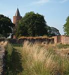 Vordingborg slottsruin med Gåsetårnet i bakgrunden.