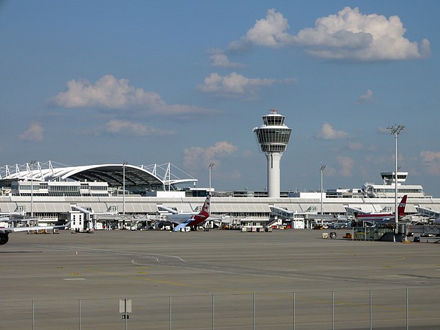 Vorfeld des Terminal 1 des Flughafens