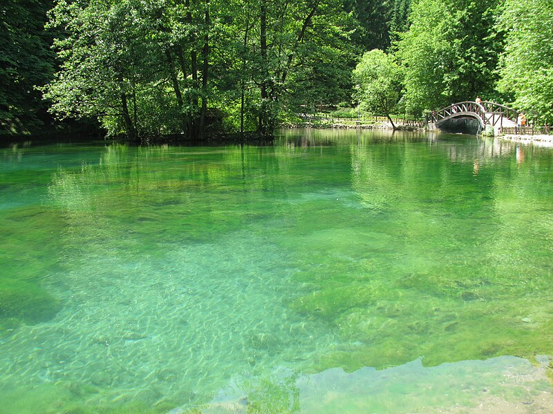 File:Vrelo Bosne, Sarajevo park.JPG