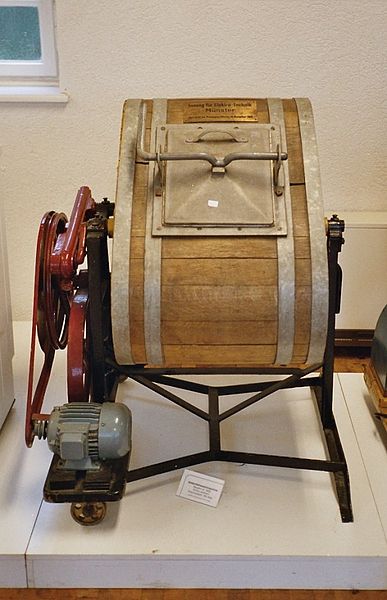 File:Waschmaschine Historisch.jpg