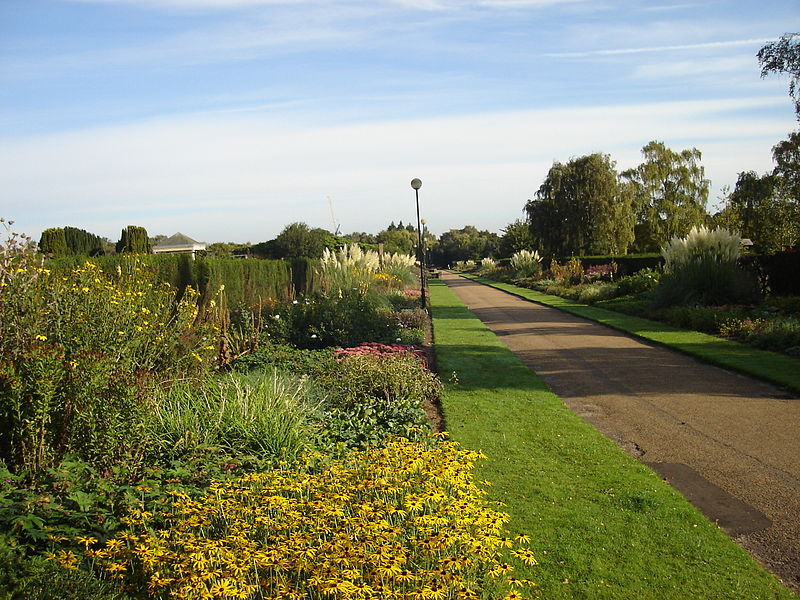 File:Waterloo Park Norwich Herbaceous Border.JPG