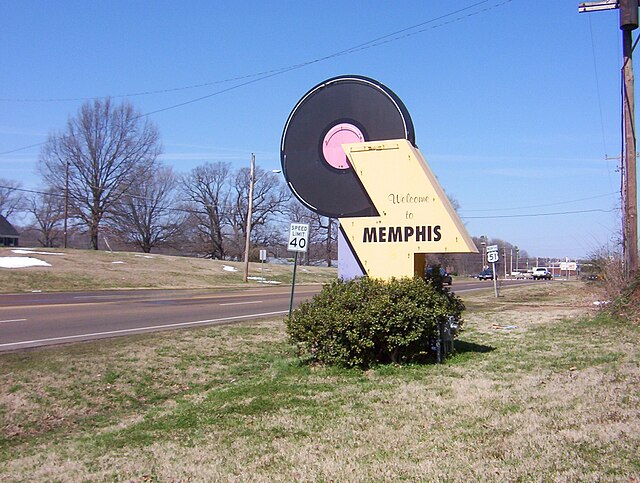 "Welcome to Memphis" sign on US 51 (2008)