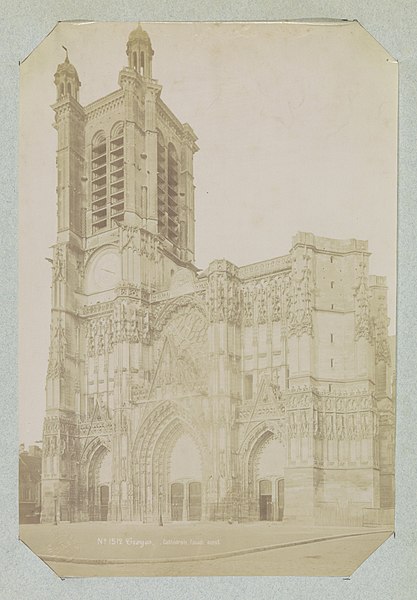 File:Westgevel van de kathedraal van Troyes Troyes. Cathédrale, façade ouest (titel op object), RP-F-F01210-BR.jpg