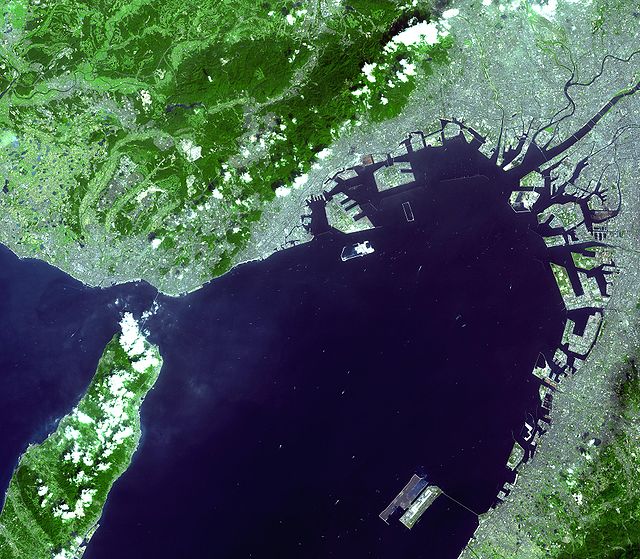 Satellite photo of Kansai Airport (lower-right island) in Osaka Bay. Kobe Airport is being built on the unfinished island near the middle of the photo