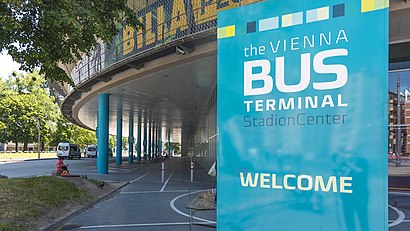 So kommt man zu dem Busterminal Stadion Center mit den Öffentlichen - Mehr zum Ort Hier