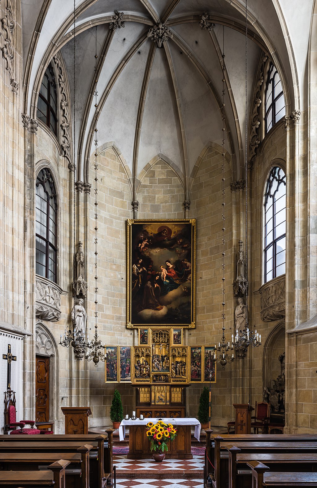 Wien Deutschordenskirche Innenraum 01.jpg