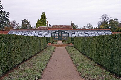 Serres dans le jardin potager