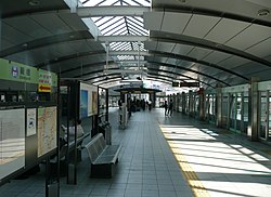 Yurikamome-Shimbashi-Sta-Platform.JPG