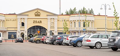 Zsar Outlet Village on ensimmäinen aito outlet- kauppakeskus Suomessa – ja täysin uudentyyppinen ostoskohde.