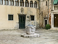 Well in the Campo San Samuele Venise