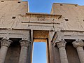 Égypte, Edfou, Temple d'Horus, Cour péristyle (49785514587).jpg