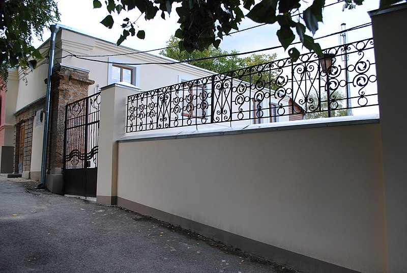 File:Дом Смирного фасад Дзержинского 105.jpg
