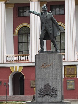 Lesya Ukrainka 25 monumento a Suvorov.JPG