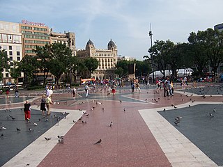 Vista del centro de la Plaza Cataluña antes de la remodelación de 2008.