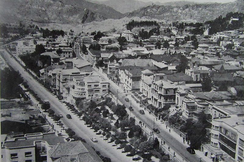 File:06 LERA Las avenidas Arce y 6 de Agosto, con un sector de la ciudad, 1948.jpg