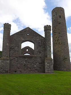 09. Église de Taghadoe et tour ronde.jpg