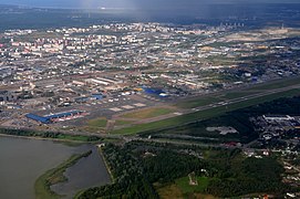 Aéroport de Tallinn et bâtiments de l'usine Dvigateli en 2013