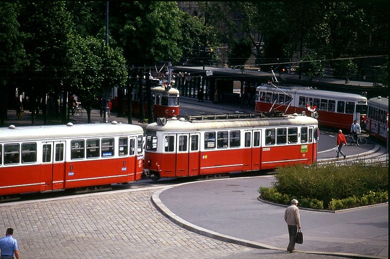 File:193R13150590 Ring, Bereich Haltestelle Bellaria, Strassenbahn Linie D, Typ C1 111.jpg