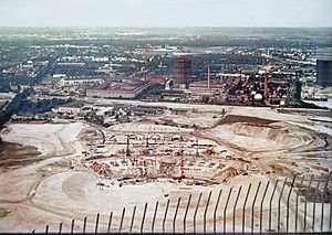 Olympiastadion München: Lage und Anbindung, Geschichte, Architektur und Ausstattung