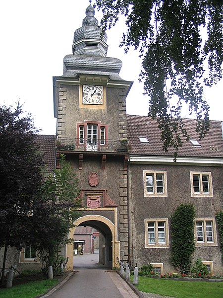 File:20040727 Spenge-Schloss-Muehlenburg.jpg