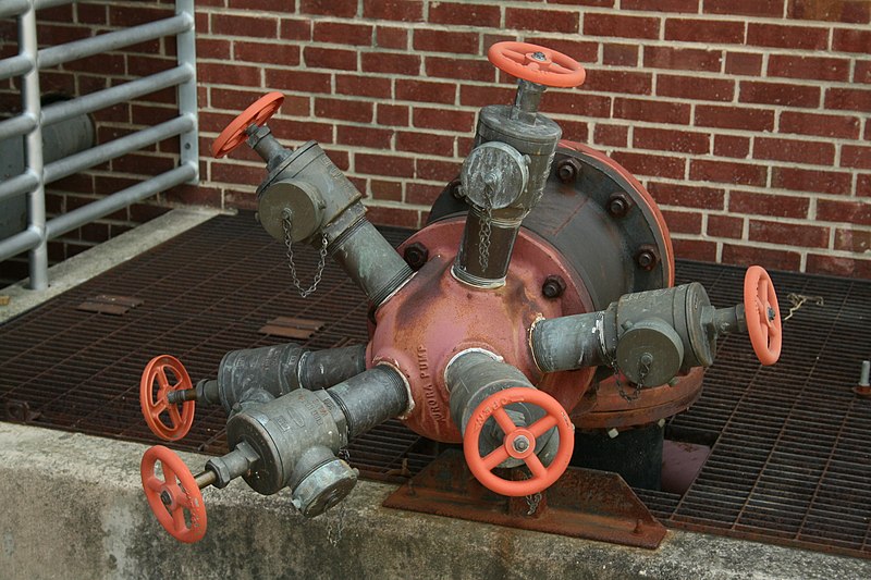 File:2008-07-04 Fire hose valves at NCSSM.jpg