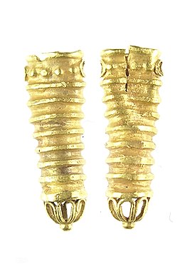 2011T44-Post-Medieval-gold-aglet-from-Greenwich (FindID 421748) (cropped).jpg