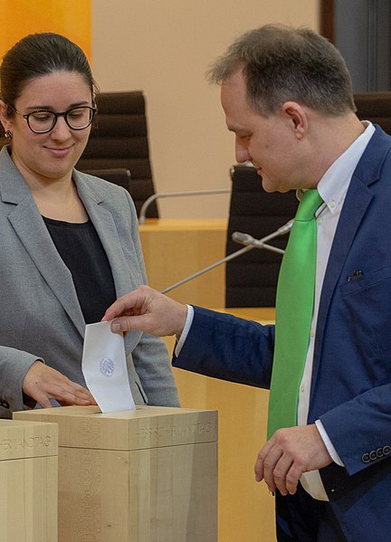 File:2019-01-18 Konstituierende Sitzung Hessischer Landtag Bocklet 3927.jpg