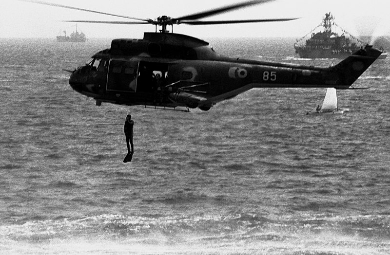 File:A diver falls toward the water from a Romanian IAR-330L Puma helicopter - DPLA - 50a244fa3f1613ec6767903b5a914391.jpeg