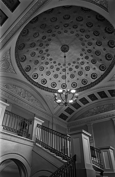 File:Aarne Pietinen - Finnish Government Palace staircase ceiling in 1941.jpg