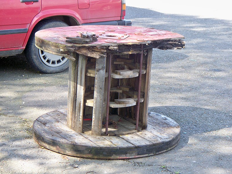 File:Abandoned on the Quayside - geograph.org.uk - 1704820.jpg