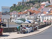 Blick auf den Sado mit Uferstraße in Alcácer do Sal