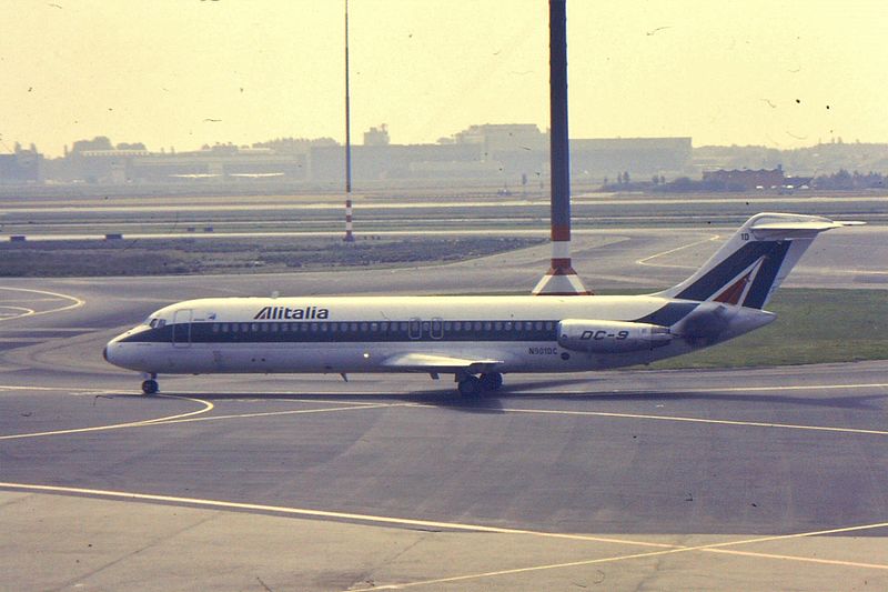 File:Alitalia DC-9-30 N901DC at AMS (31946813181).jpg