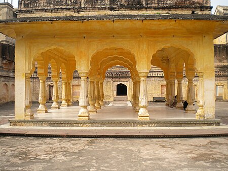 Tập_tin:Amber_Fort_-_Baradhari_pavlion_at_Man_Singh_Palace_Square.jpg