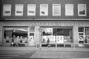 Amerikahaus der Amerika-Gesellschaft Schleswig-Holstein e.V. in der Holstenbrücke 2 (Kiel 32.811).jpg