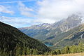 Pogled na dolino Antholzer (Italija) s prelaza Staller, skrajno desno gora Wildgall (3272 m)