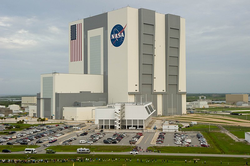 File:Astrovan en route to Space Shuttle Atlantis for STS-135.jpg